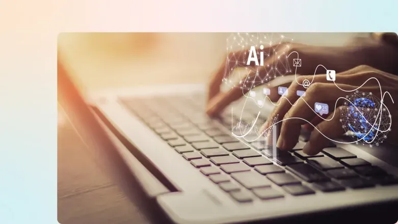 Persona teclado en una notebook con ilustraciones de inteligencia artificial.